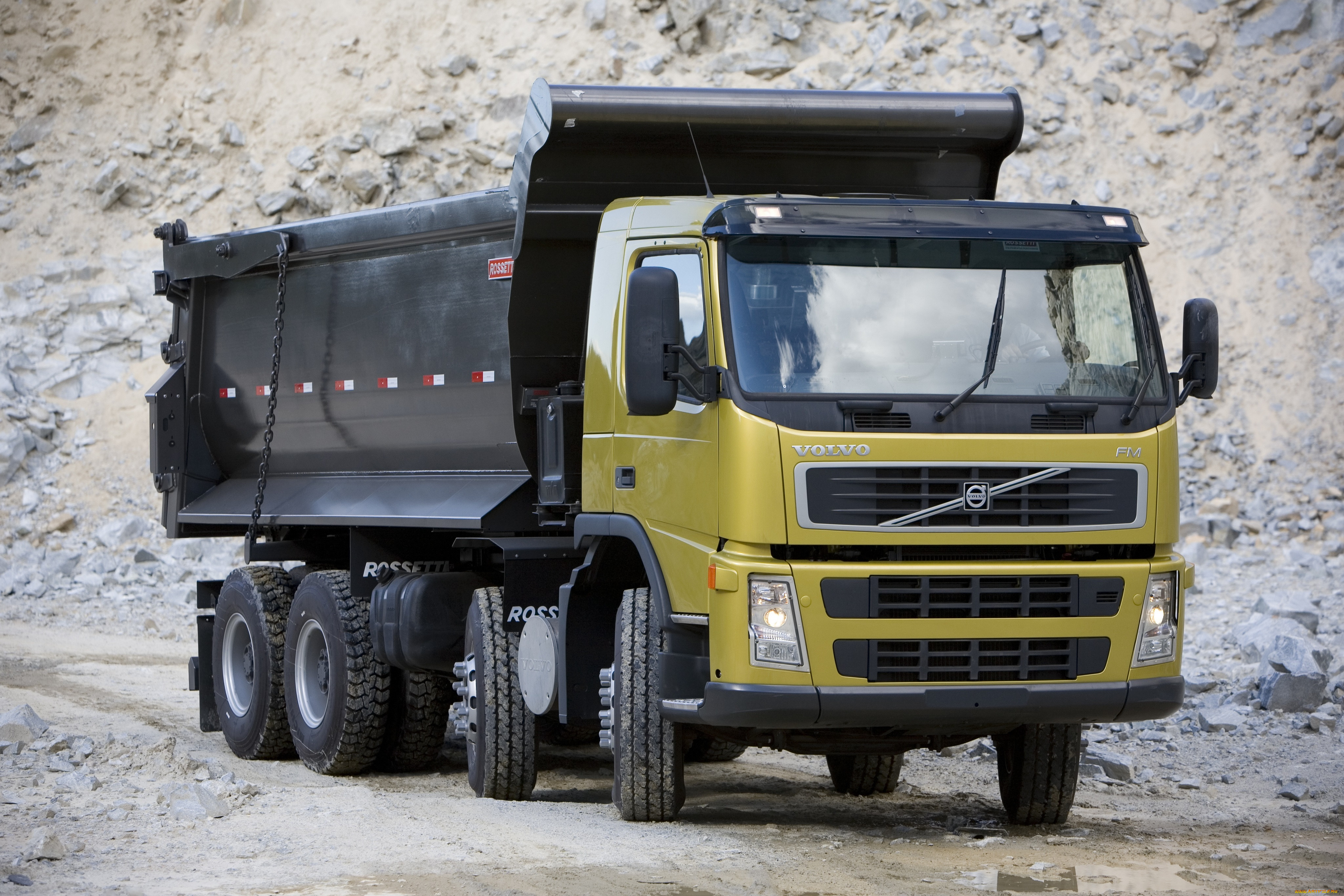 Volvo fm 8x4 самосвал